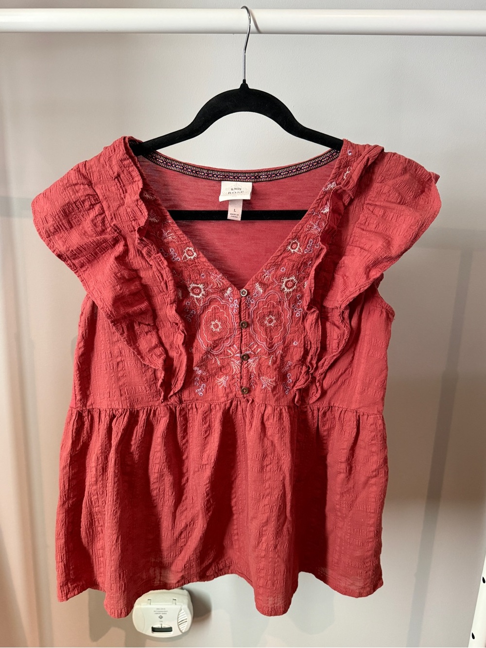 Knox Rose Coral Embroidered Ruffle Sleeve Peplum Top - Picture 5 of 11